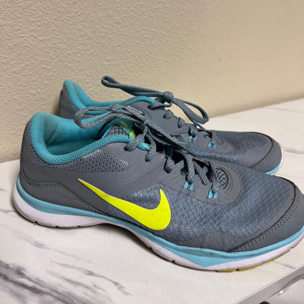 Nike tennis shoes